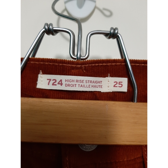 NWOT Women's Levi's corduroy pants - Picture 3 of 4
